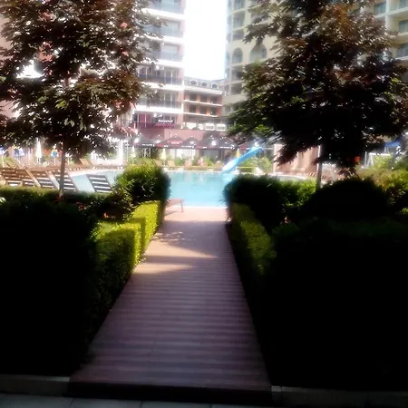 In Admiral Plaza Slăntjev Brjag