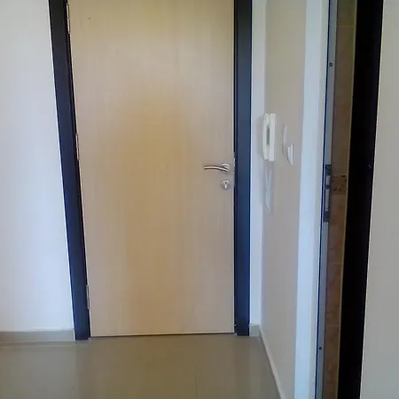 In Admiral Plaza Slăntjev Brjag
