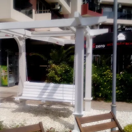 In Admiral Plaza Slăntjev Brjag
